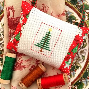 <center><a target="_blank" href="https://www.aurifil.live/wp-content/uploads/2019/07/7.21LittleChristmasTree-WendySheppard.pdf">Day 21 - Little Christmas Tree</a></center>